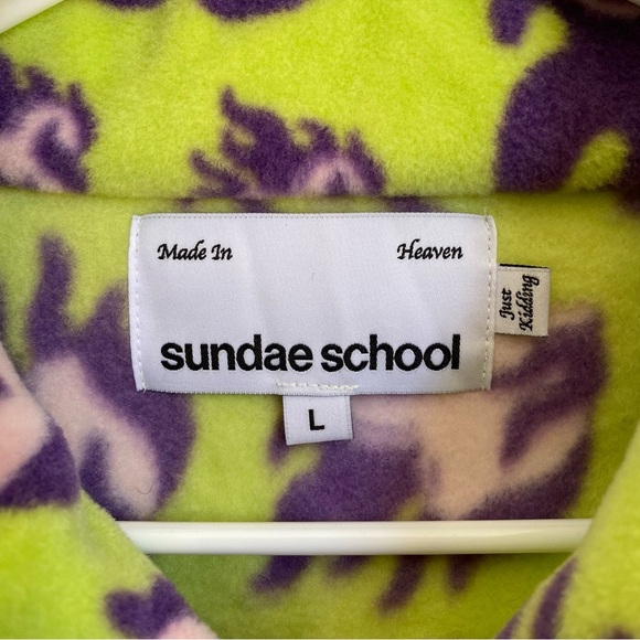 NWOT SUNDAE SCHOOL Unisex Fleece Green Burning Love Snap buttons Pullover L - Picture 2 of 6
